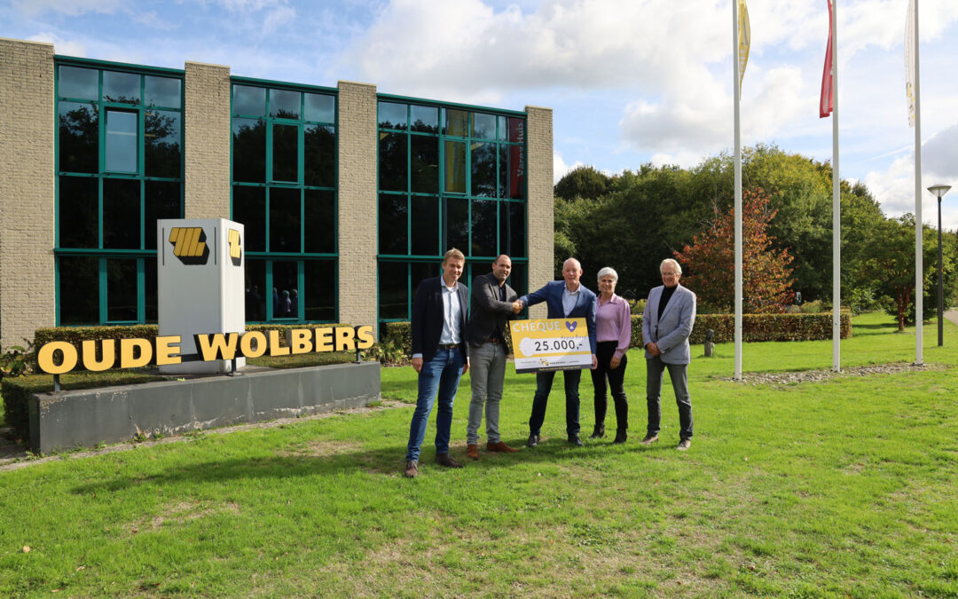 Cheque voor Hospice Borne